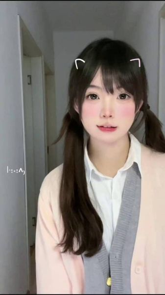 双子女圆脸适合什么发型_圆脸双子女怎么化妆