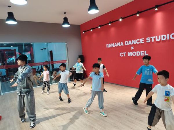 魔羯街舞适合零基础吗_课程费用大概多少