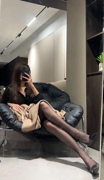 天蝎座高跟鞋什么颜色好看_天蝎座高跟鞋搭配技巧