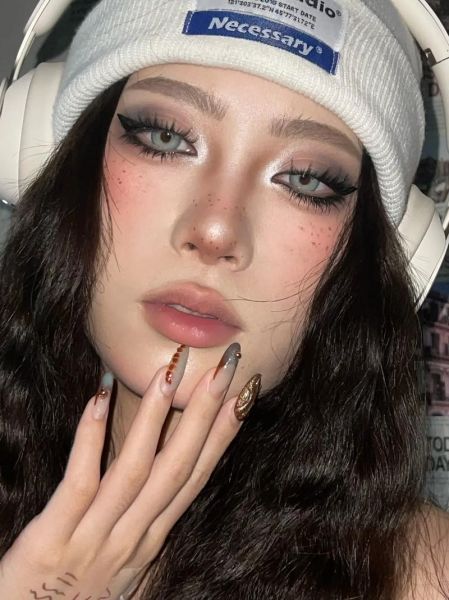 天蝎座妆容怎么画_适合天蝎座的妆容特点